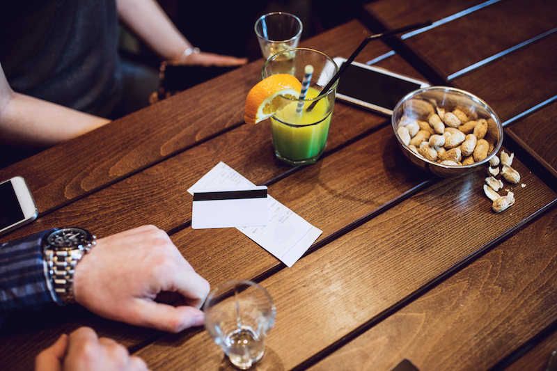 Check Splitting Etiquette: The Art of Painlessly Dividing the Bill #hackdining