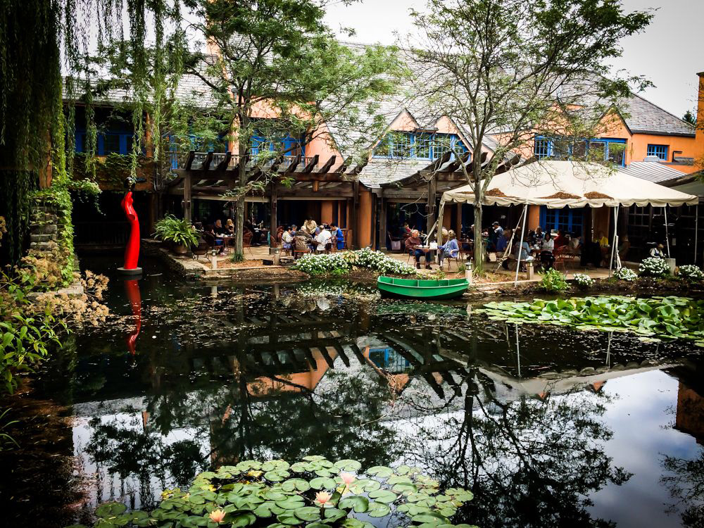 A restaurants on a lake