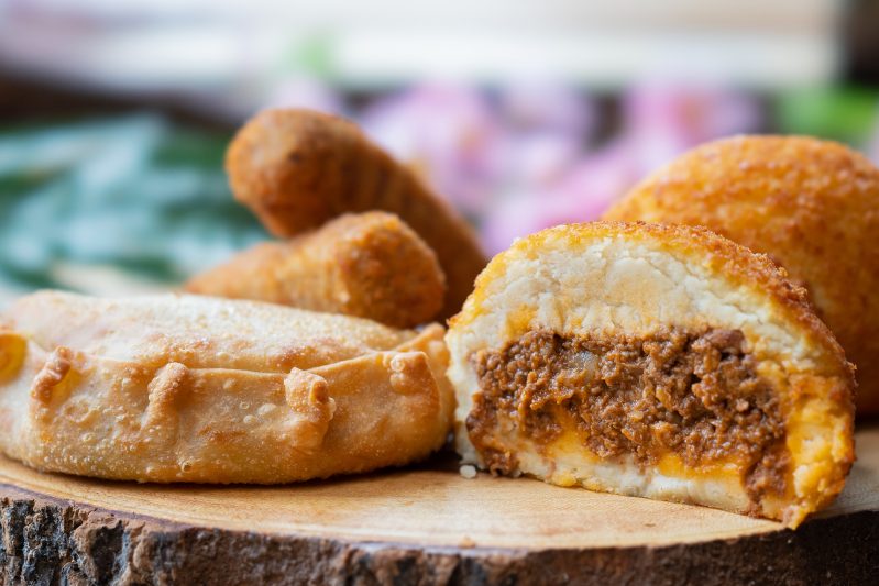 papa-rellena-w-empanada-y-croqueta