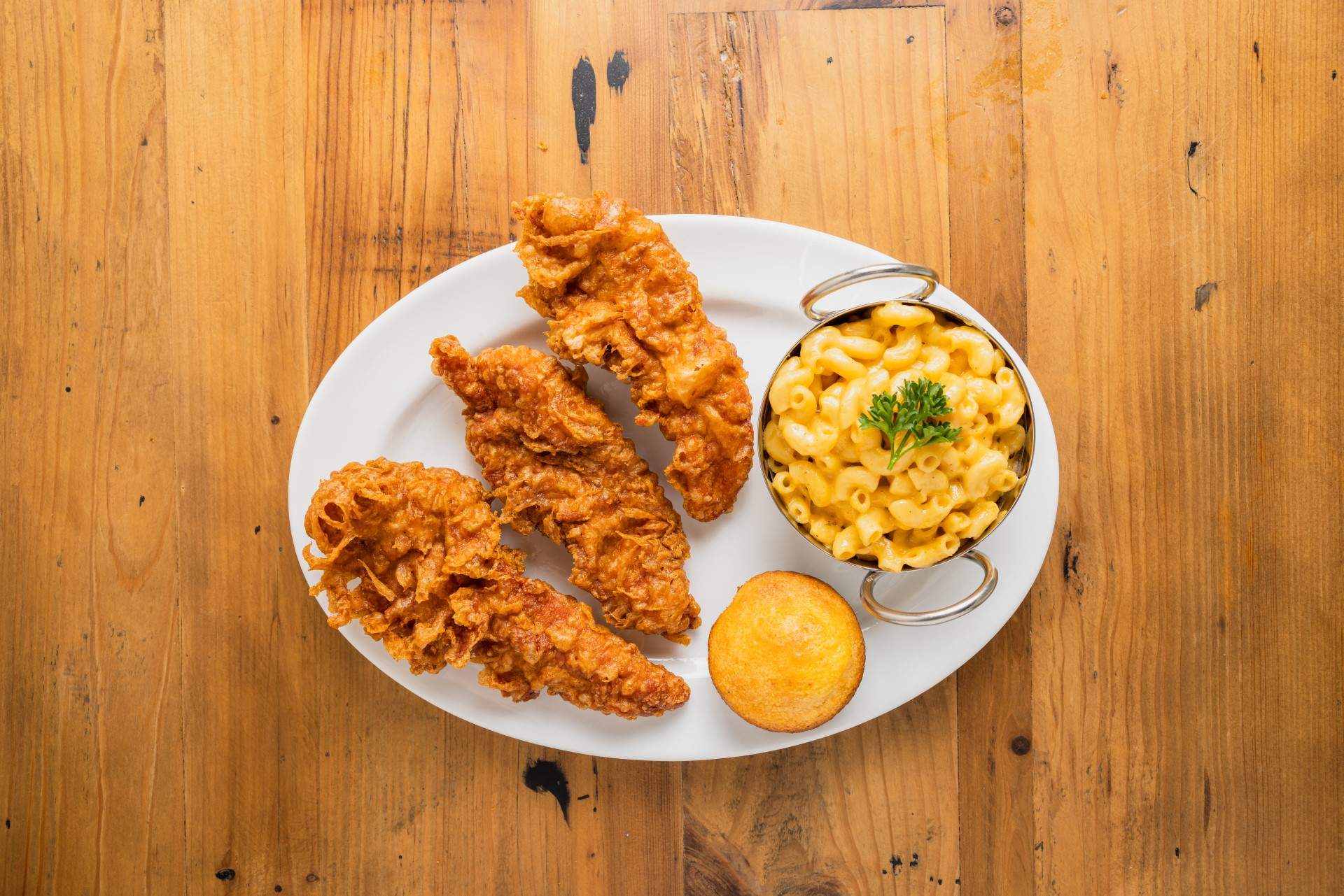 Fried chicken with mac and cheese and cornbread at Willie Mae’s in Venice