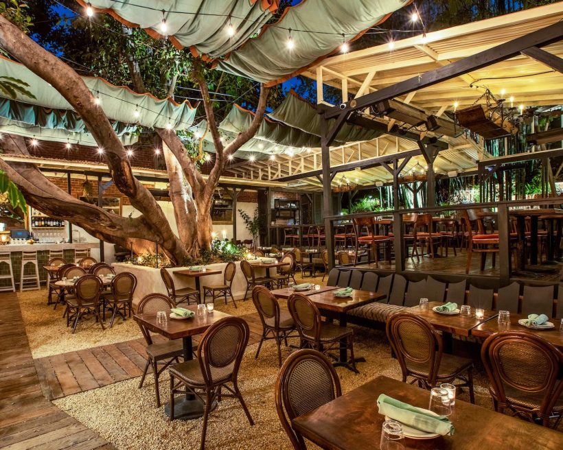 The patio of Bacari in Silverlake