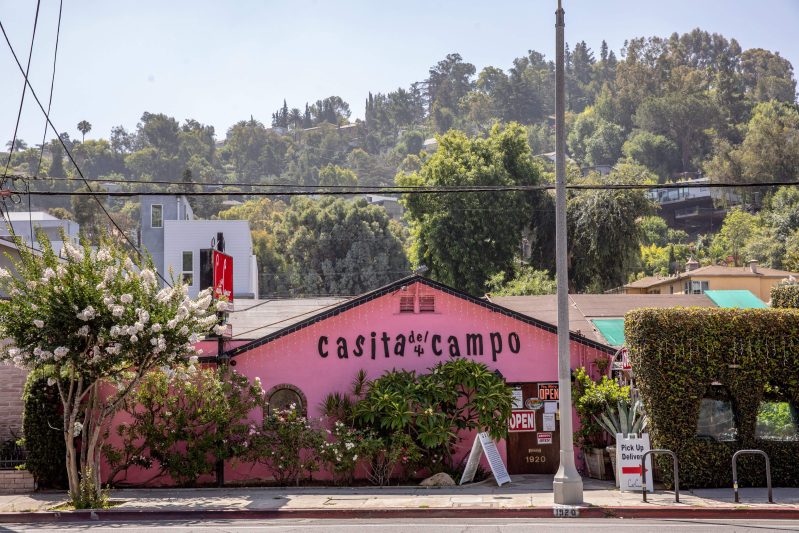 The pink exterior of the Los Angeles restaurant Casita del Campo.
