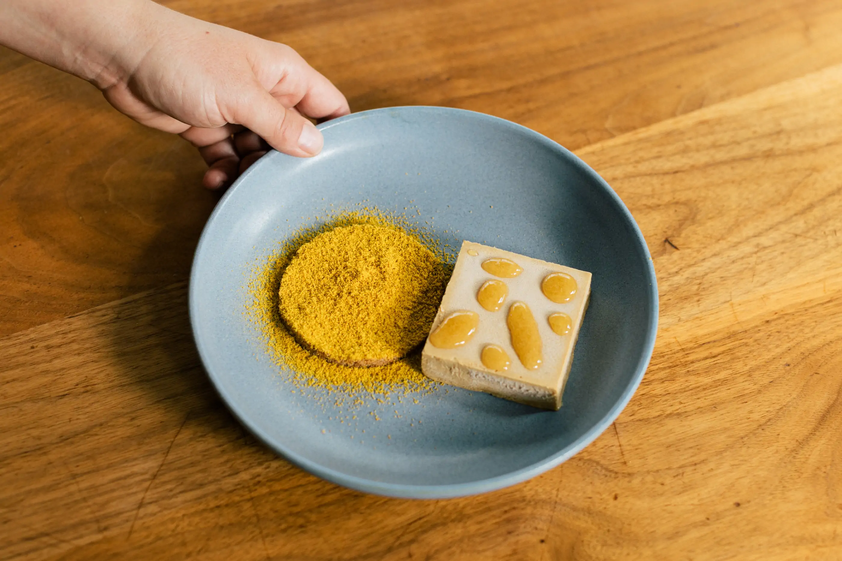 An elegantly plated dessert at Chicago restaurant Elske