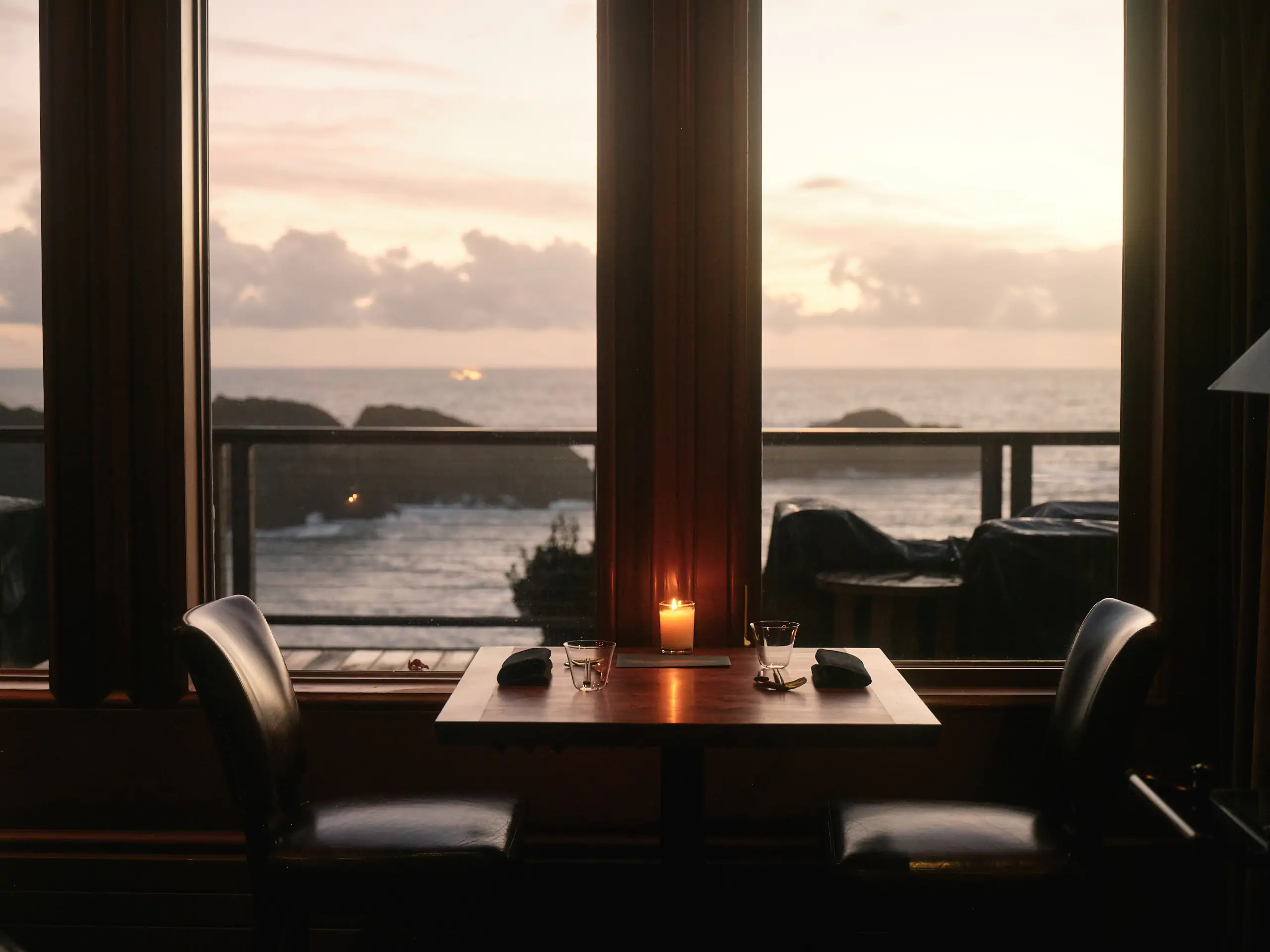 Two seats overlooking the Pacific Ocean at the restaurant Harbor House Inn
