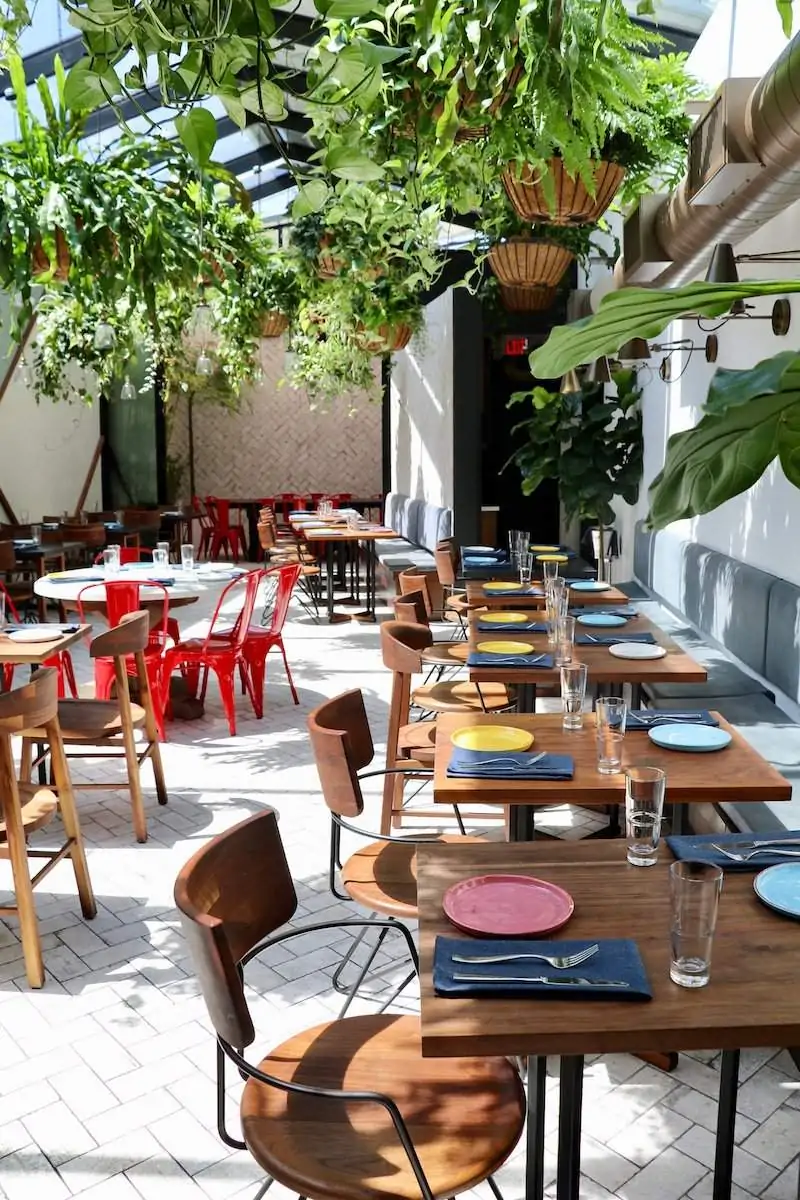 the best season to open a restaurant
